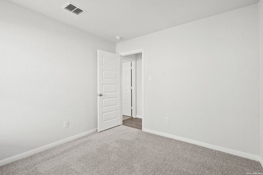 Spacious, unfurnished interior of a new home in Hunters Ranch, San Antonio (Image 19).