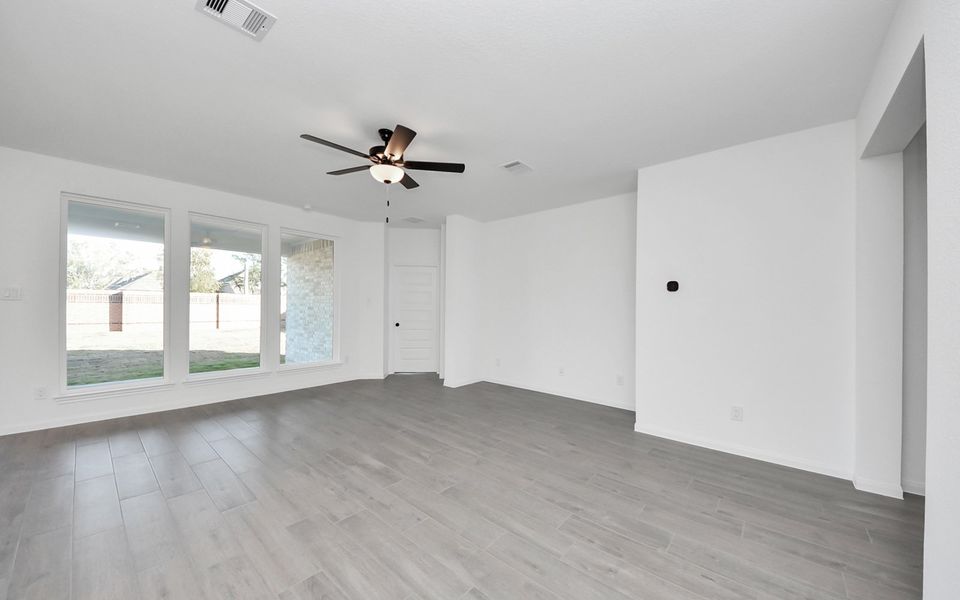 Spacious, unfurnished interior of a new home in Elyson, Katy (Image 14).