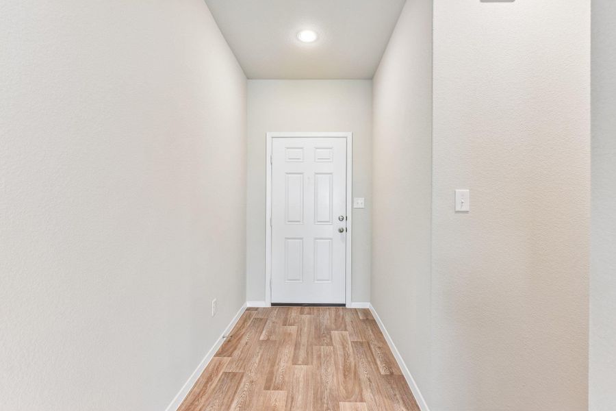Spacious, unfurnished interior of a new home in Edgebrooke, Pflugerville (Image 19).