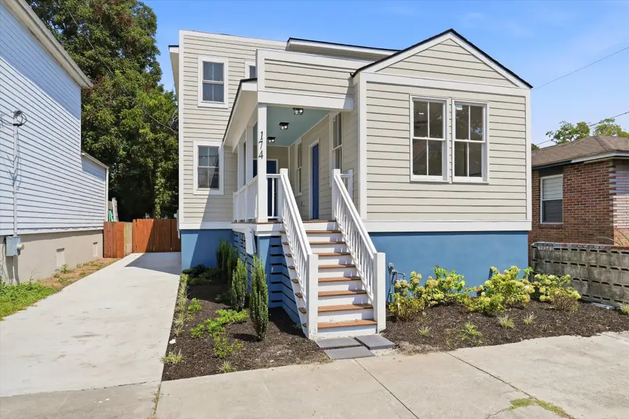 Exterior details and patio area of a home in , Charleston (Image 4).