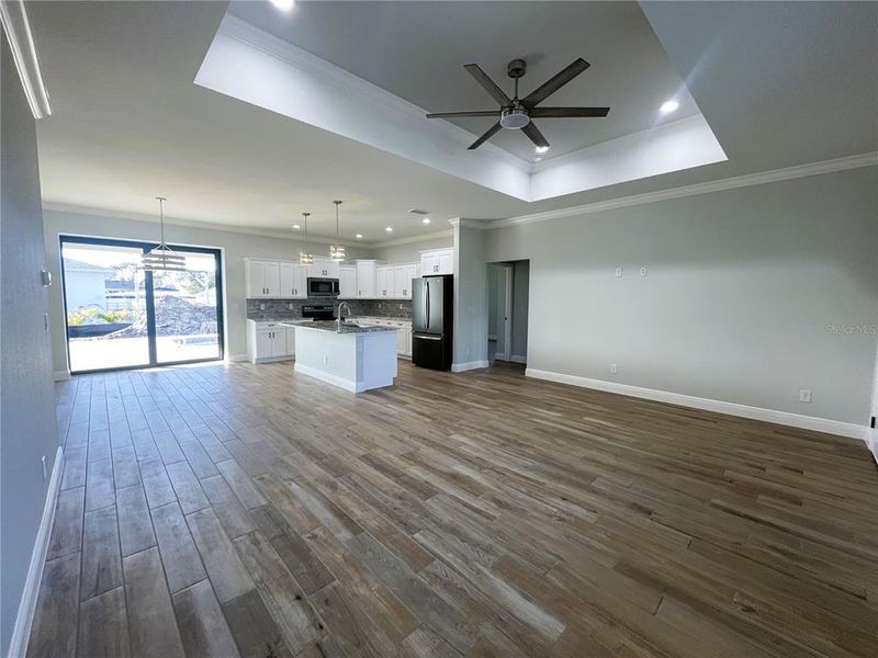 Spacious, unfurnished interior of a new home in , Englewood (Image 9).