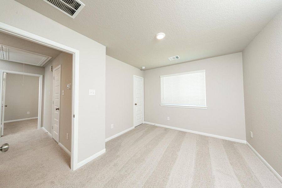 Spacious, unfurnished interior of a new home in Townsend Reserve, Splendora (Image 11).