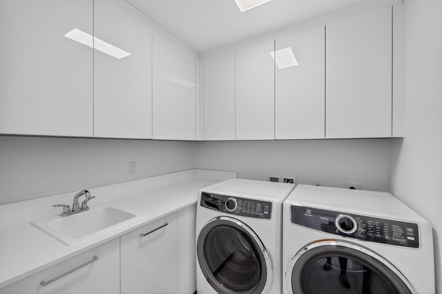 Furnished interior view inside a new home in , Fort Lauderdale (Image 14).