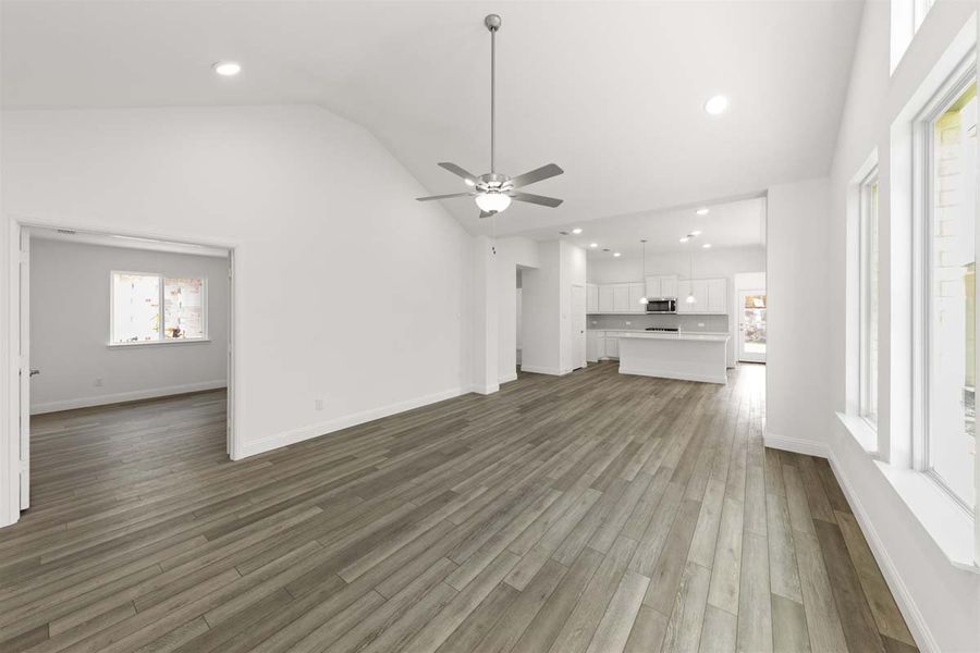 Spacious, unfurnished interior of a new home in Keeneland, Aubrey (Image 19).