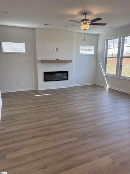 Spacious, unfurnished interior of a new home in Hazelwood, Boiling Springs (Image 17).