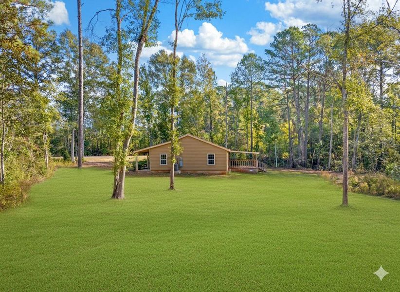 Exterior details and patio area of a home in , Jasper (Image 16).