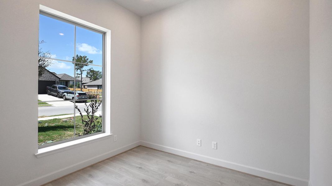 Spacious, unfurnished interior of a new home in 6 Creeks, Kyle (Image 14).