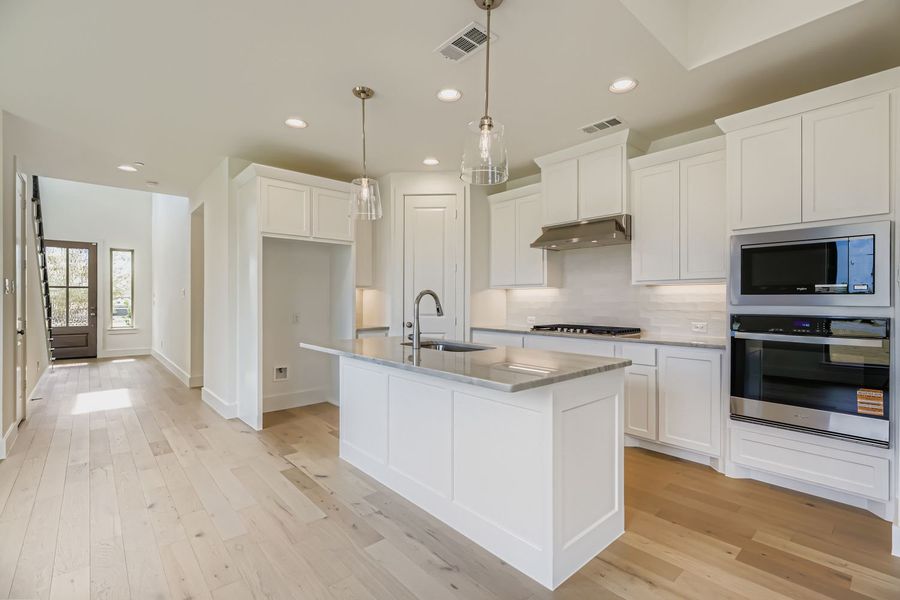 3533 Kings Court - Kitchen