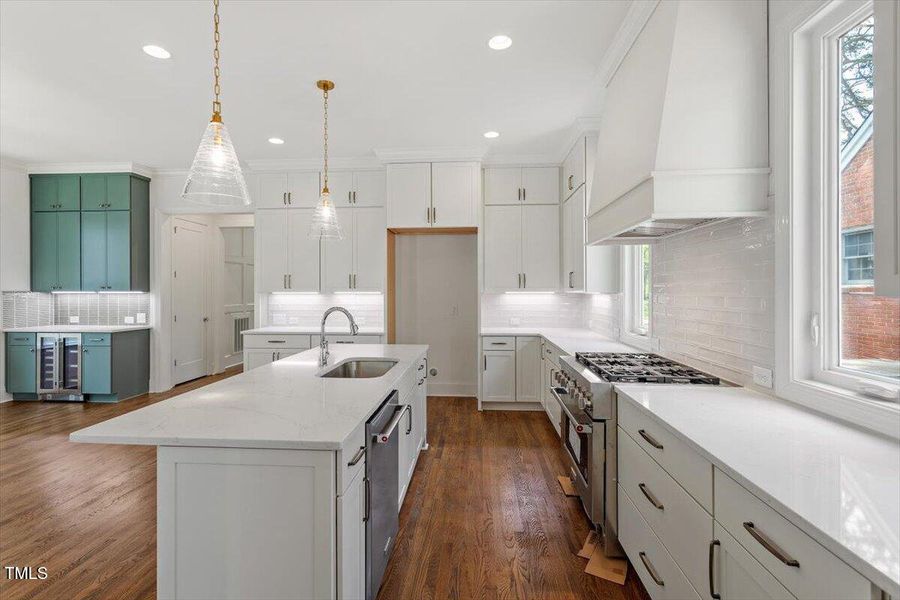 24-3302.5 Hall Place [2153293]_24