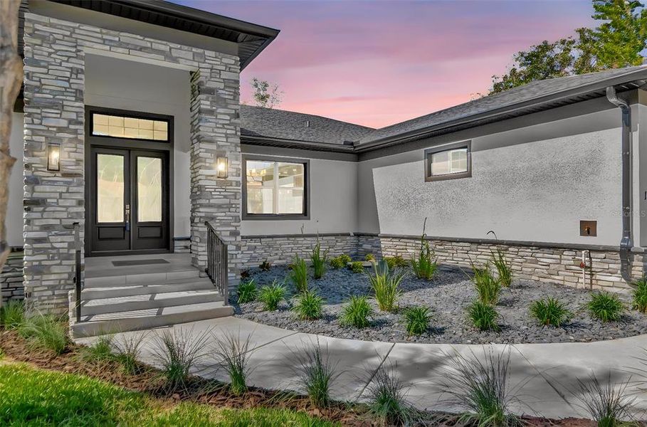Exterior details and patio area of a home in , Safety Harbor (Image 38).
