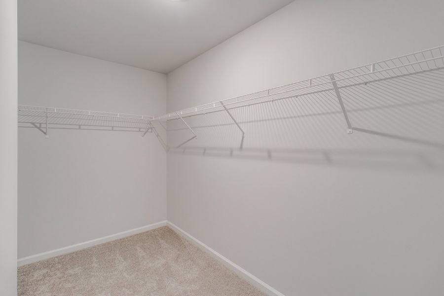 Spacious, unfurnished interior of a new home in Bluefield, Lexington (Image 30).