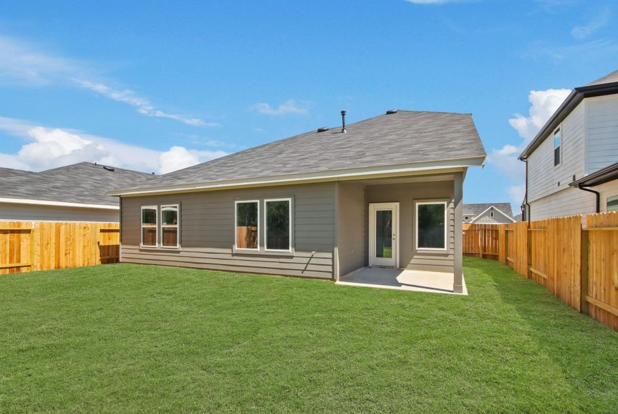 Exterior details and patio area of a home in Silverthorne, Conroe (Image 13). Exterior details and patio area of a home in Silverthorne, Conroe (Image 13).