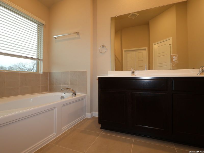Furnished interior view inside a new home in Jordan's Ranch, San Antonio (Image 5).