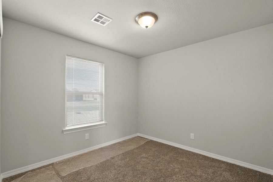 Spacious, unfurnished interior of a new home in Rancho Desierto Bello, Horizon City (Image 17).