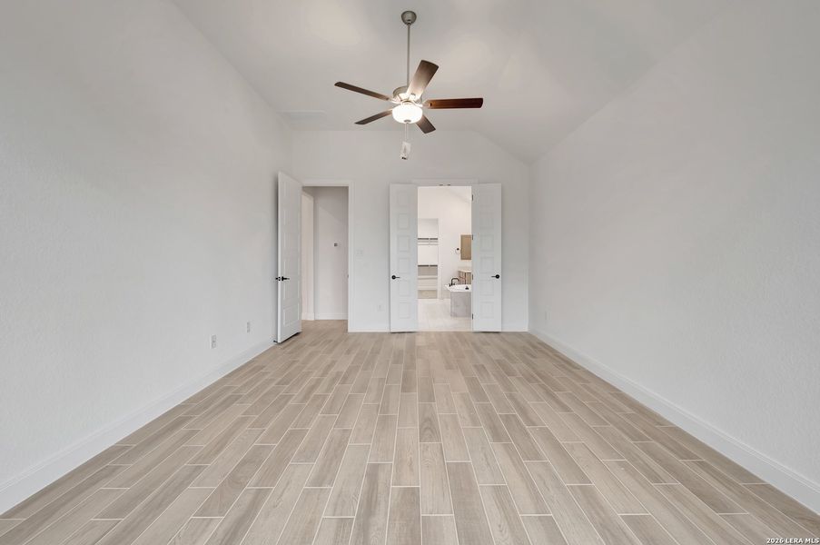 Spacious, unfurnished interior of a new home in Everly Estates, San Antonio (Image 20).