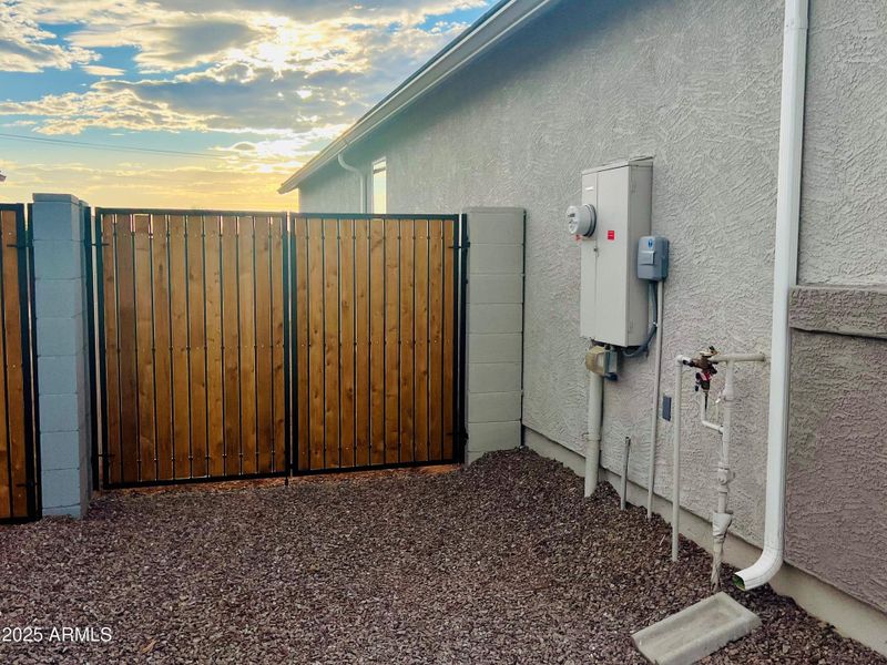 Lot 231 (2) Lot 231 (2)