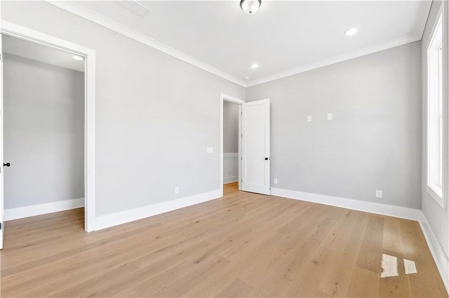 Spacious, unfurnished interior of a new home in , Brookhaven (Image 27).