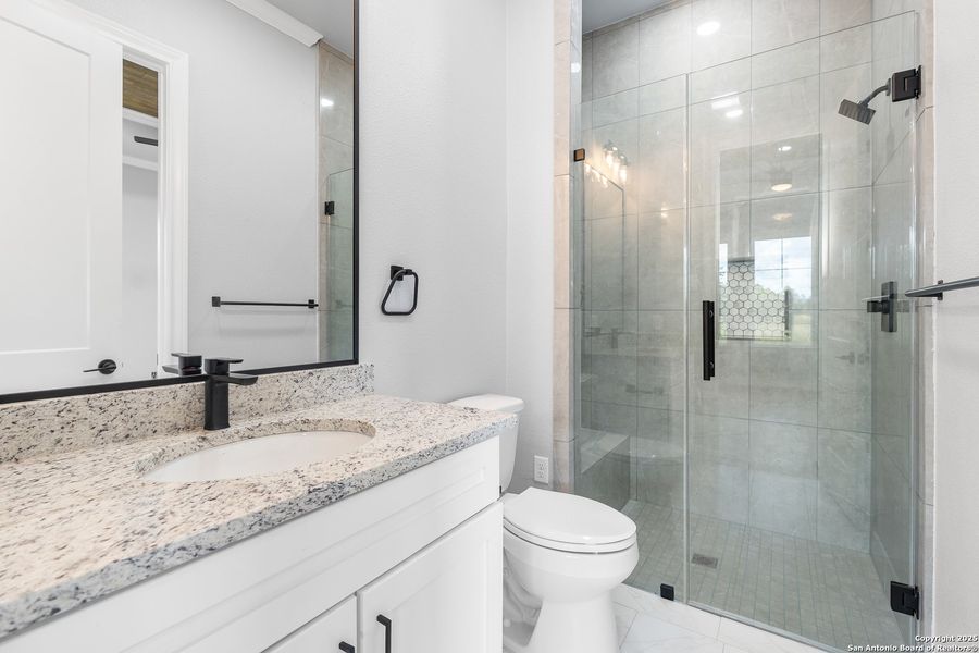 Furnished interior view inside a new home in , Bandera (Image 13).