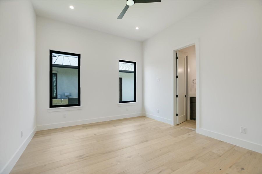 Spacious, unfurnished interior of a new home in , Horseshoe Bay (Image 21).