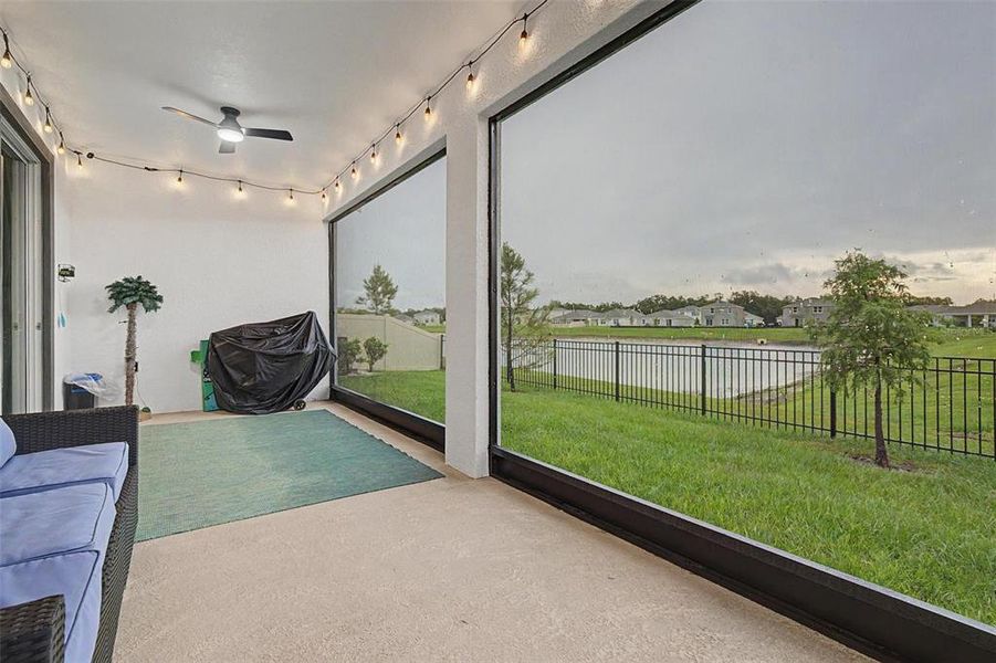 Exterior details and patio area of a home in Abbott Park, Zephyrhills (Image 28).