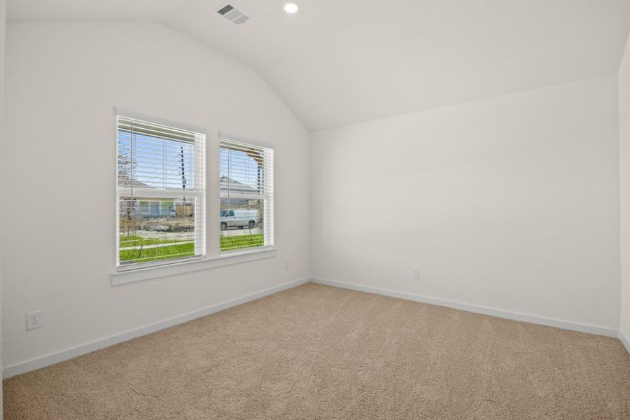 Spacious, unfurnished interior of a new home in Ashland, Houston (Image 13).