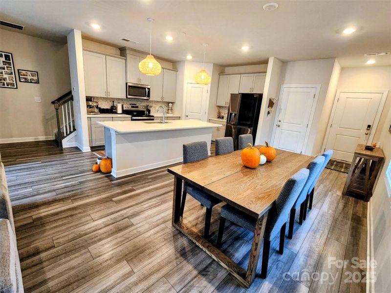 Oversized island is great to baking or entertaining