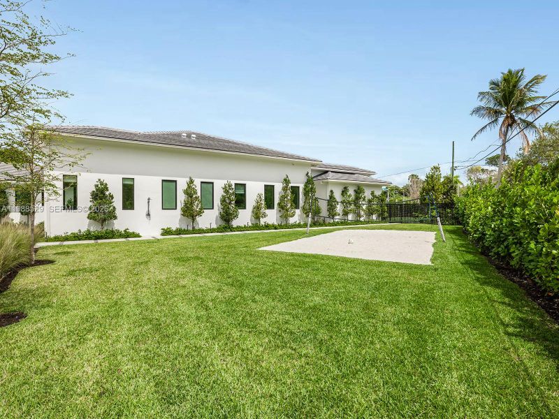 Image 38 of a home in .