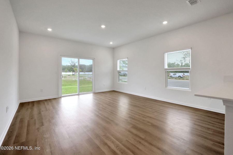 Spacious, unfurnished interior of a new home in Kasen Oaks, Jacksonville (Image 32).