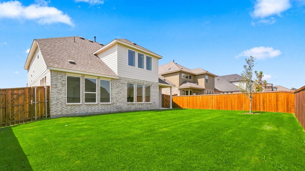 Exterior details and patio area of a home in Anna Ranch, Anna (Image 4).