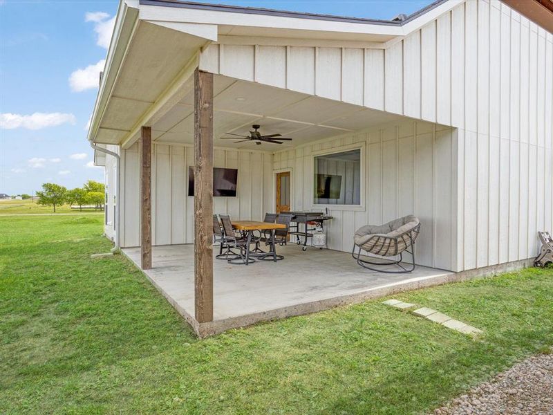 Exterior details and patio area of a home in , Bells (Image 23).