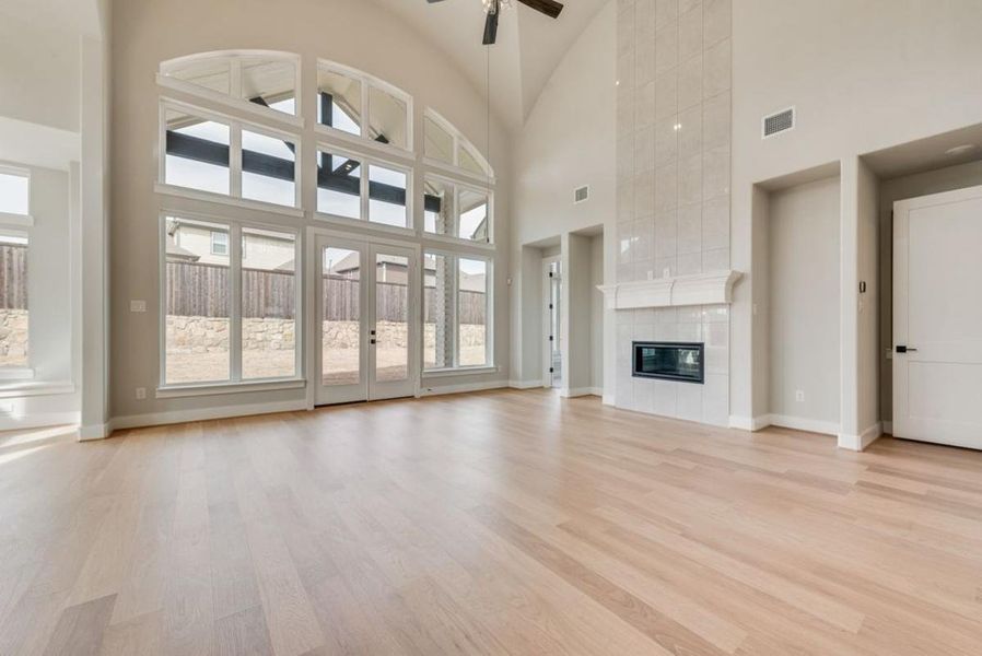 Spacious, unfurnished interior of a new home in Somerset Park, Rockwall (Image 25).