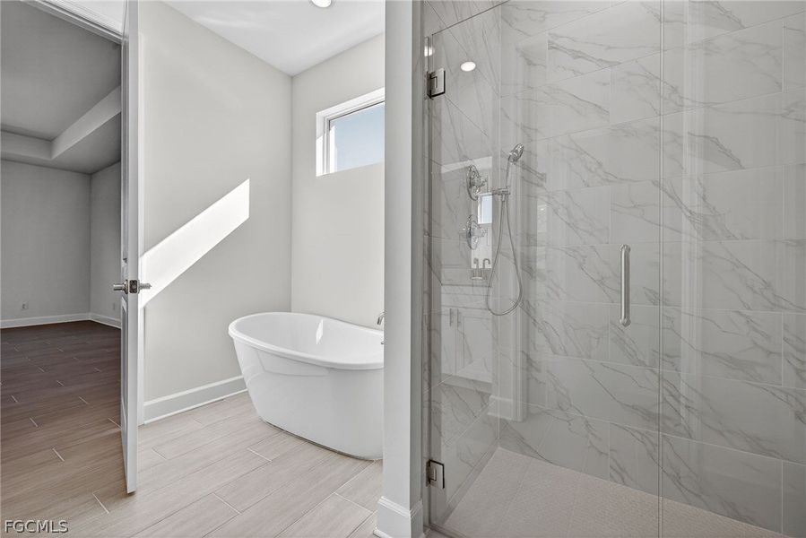 Furnished interior view inside a new home in Cape Coral, Cape Coral (Image 8).