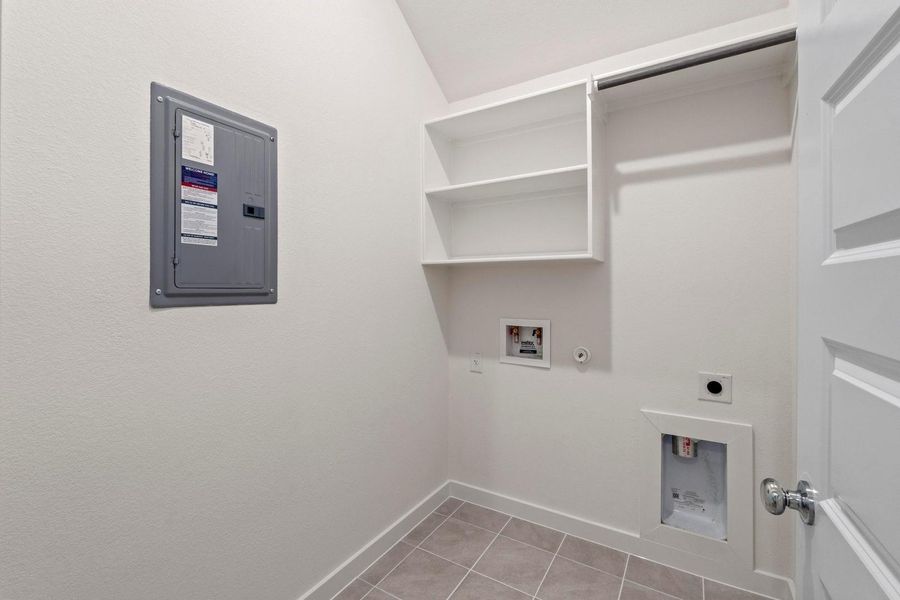 Spacious, unfurnished interior of a new home in Prairie Winds, Hutto (Image 25).