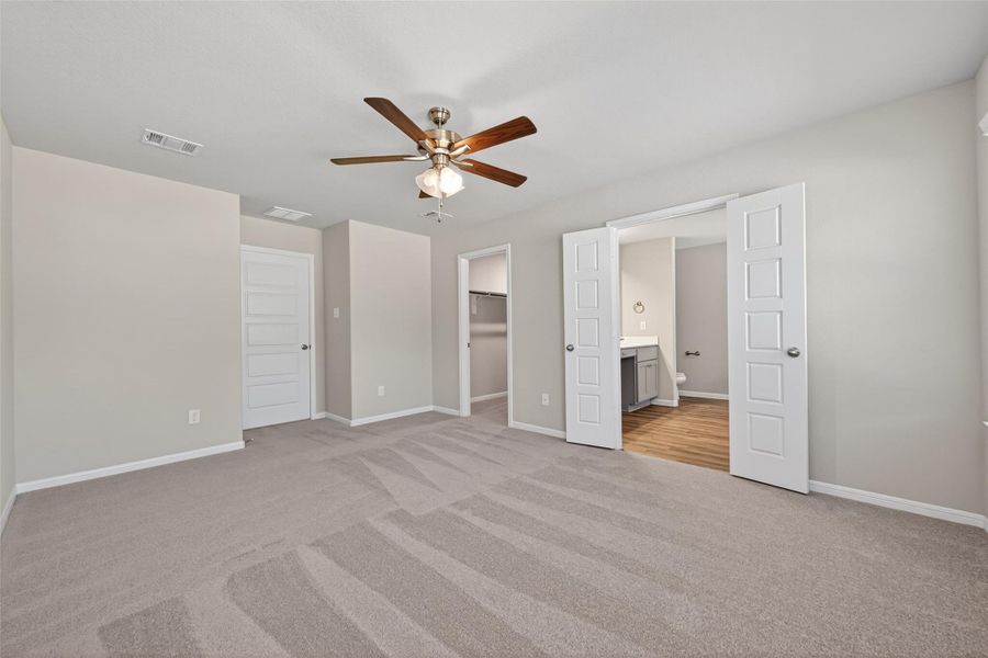 Spacious, unfurnished interior of a new home in Woodland Lakes, Huffman (Image 38).