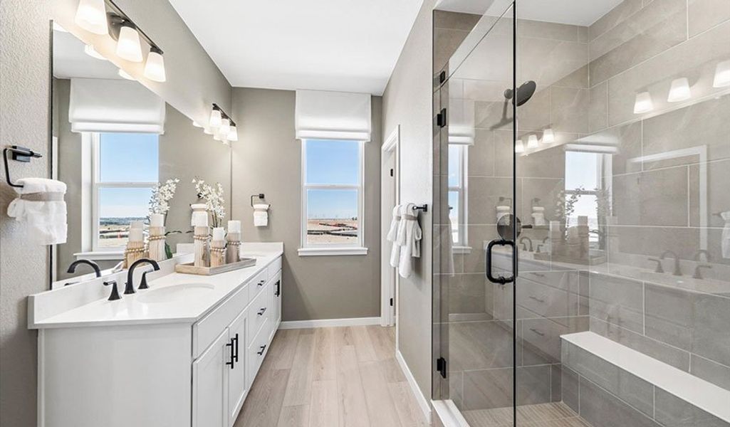 Nina3-2-DuosLookingGlass Bathroom