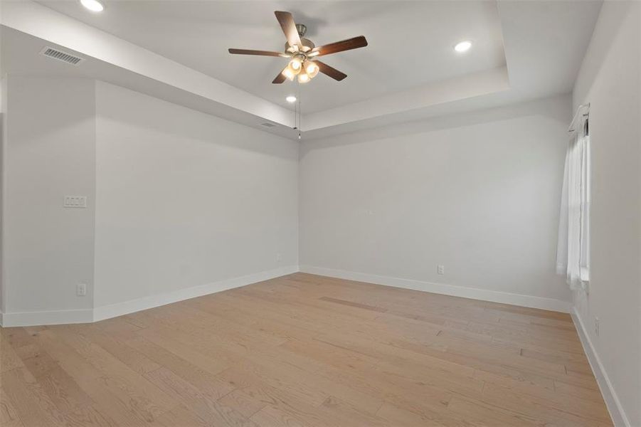 Spacious, unfurnished interior of a new home in Lyons Crest Estates, Garland (Image 23). Spacious, unfurnished interior of a new home in Lyons Crest Estates, Garland (Image 23).