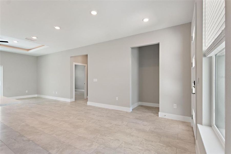 Spacious, unfurnished interior of a new home in , Arcadia (Image 9).