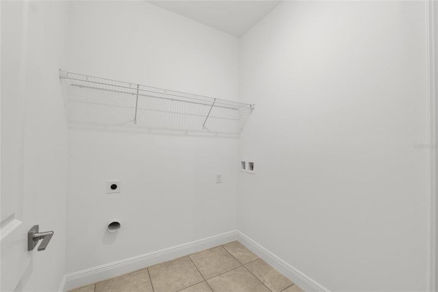 Spacious, unfurnished interior of a new home in , Citrus Springs (Image 19).