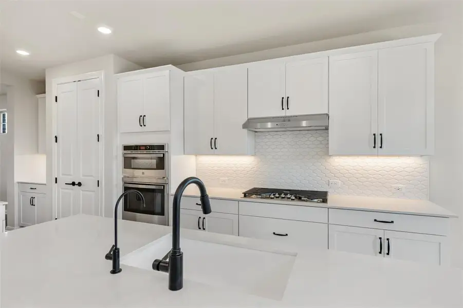 Representative images and renderings are for illustrative purposes. Actual structural options and design finishes of home may vary.