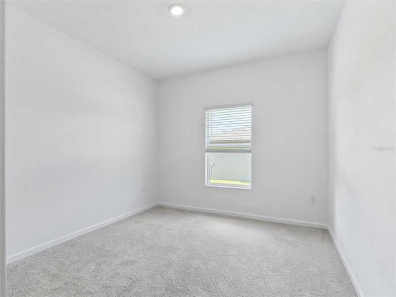Spacious, unfurnished interior of a new home in Juliette Falls, Dunnellon (Image 33).