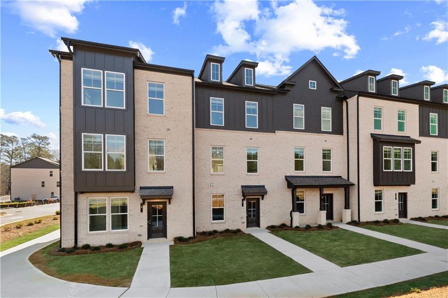 Front exterior of a new home in Daybreak, Newnan, GA, highlighting curb appeal (Image 19). Front exterior of a new home in Daybreak, Newnan, GA, highlighting curb appeal (Image 19).