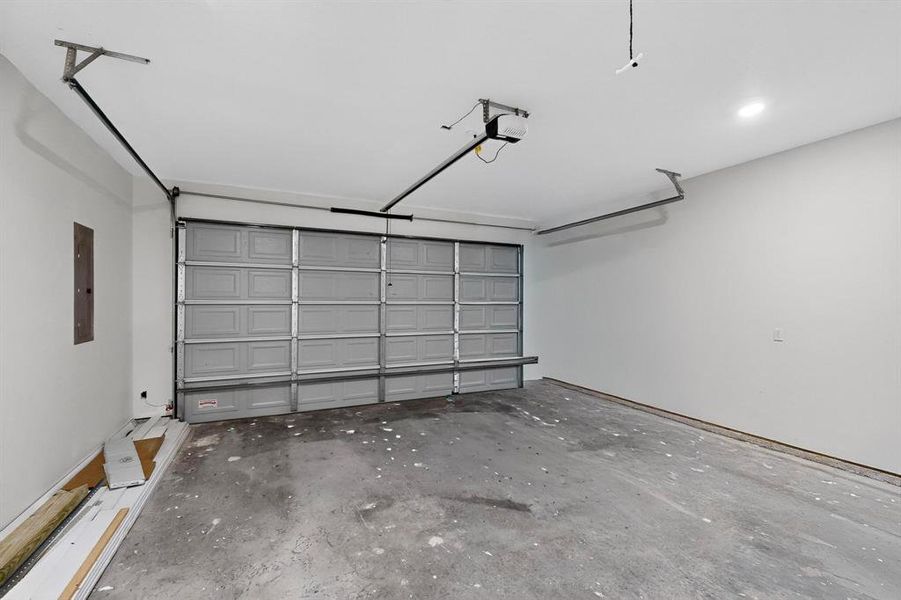 Spacious, unfurnished interior of a new home in , Rice (Image 22).
