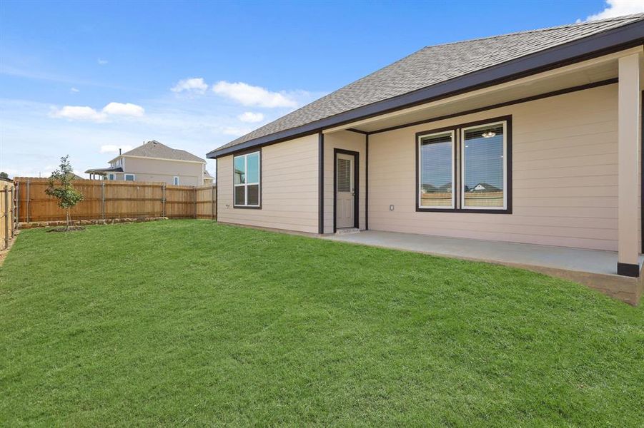 Exterior details and patio area of a home in Rocky Creek Crossing, Fort Worth (Image 3). Exterior details and patio area of a home in Rocky Creek Crossing, Fort Worth (Image 3).