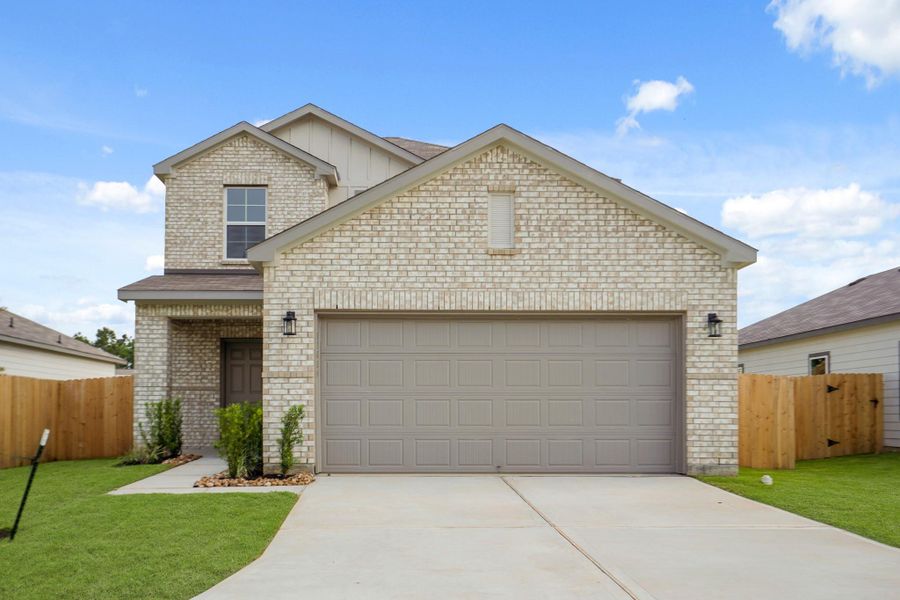 Front exterior of a new home in Sherwood Glen, Conroe, TX, highlighting curb appeal (Image 12).