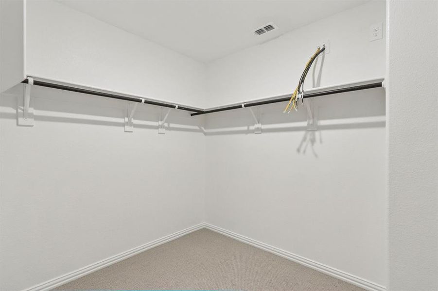 Spacious, unfurnished interior of a new home in Westmoor, Sherman (Image 19).