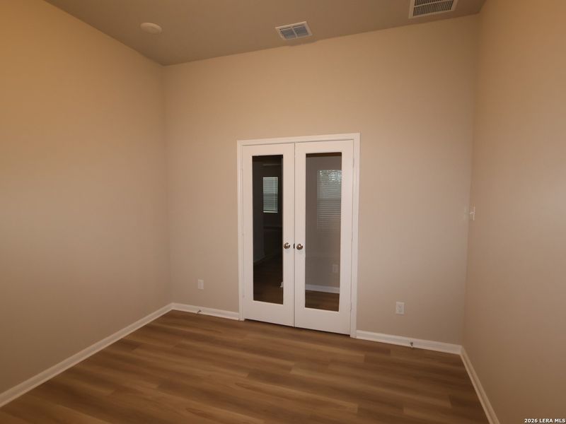Spacious, unfurnished interior of a new home in Jordan's Ranch, San Antonio (Image 13).