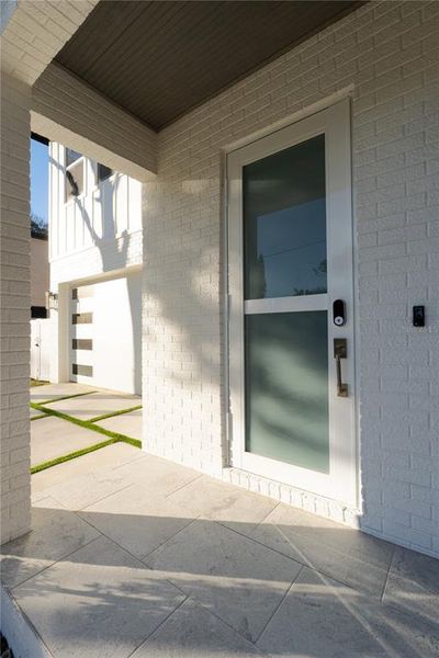 Exterior details and patio area of a home in , Tampa (Image 4).