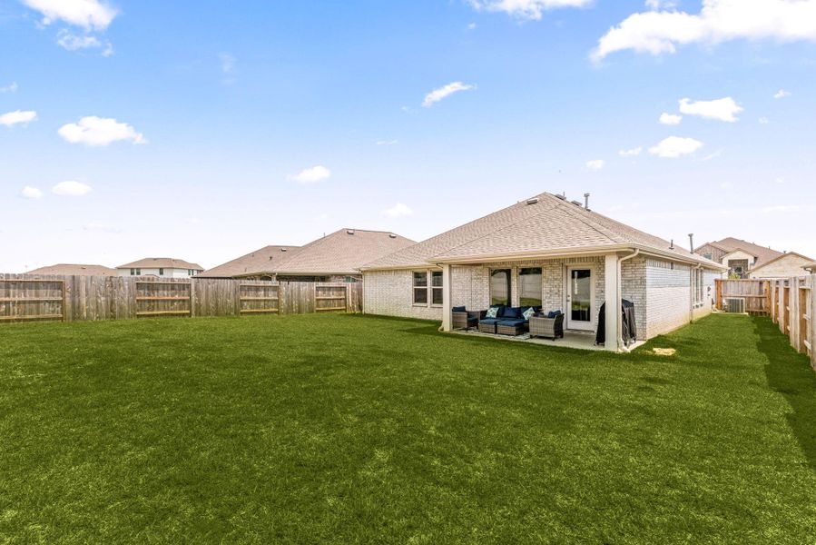 Exterior details and patio area of a home in , League City (Image 24).