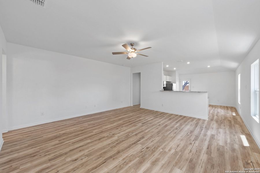 Spacious, unfurnished interior of a new home in Blue Wing, San Antonio (Image 14). Spacious, unfurnished interior of a new home in Blue Wing, San Antonio (Image 14).