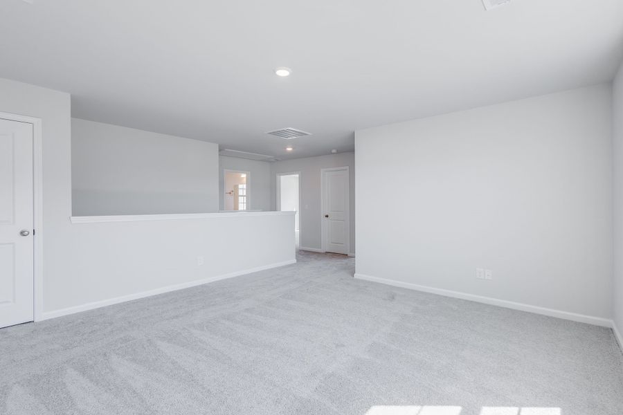 Spacious, unfurnished interior of a new home in Bluefield, Lexington (Image 29).
